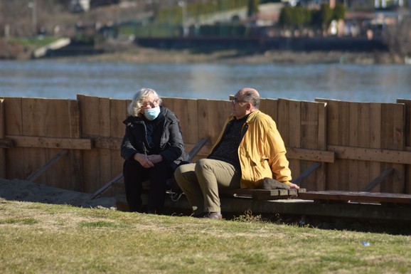 U ovoj državi se radi dok si živ! Penzioneri jedva pokrivaju troškove: Pod stare dane rade teške poslove