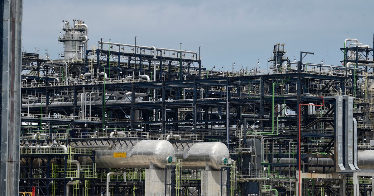 Africa’s largest oil refinery targets 600 vessels annually as $20bn plant deepens global shipping