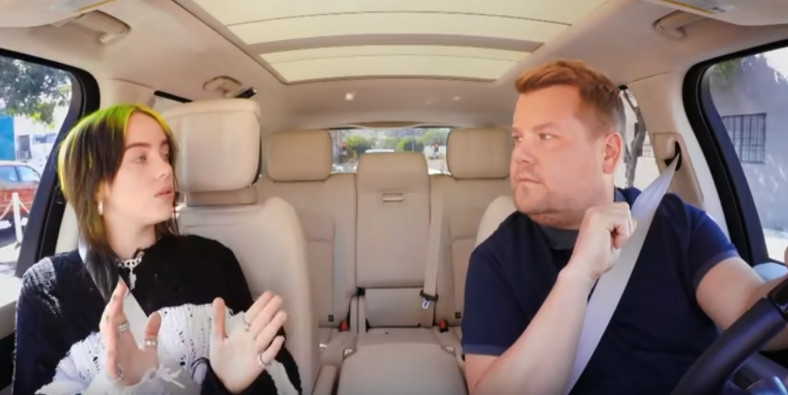 Kadr z programu "Carpool Karaoke"