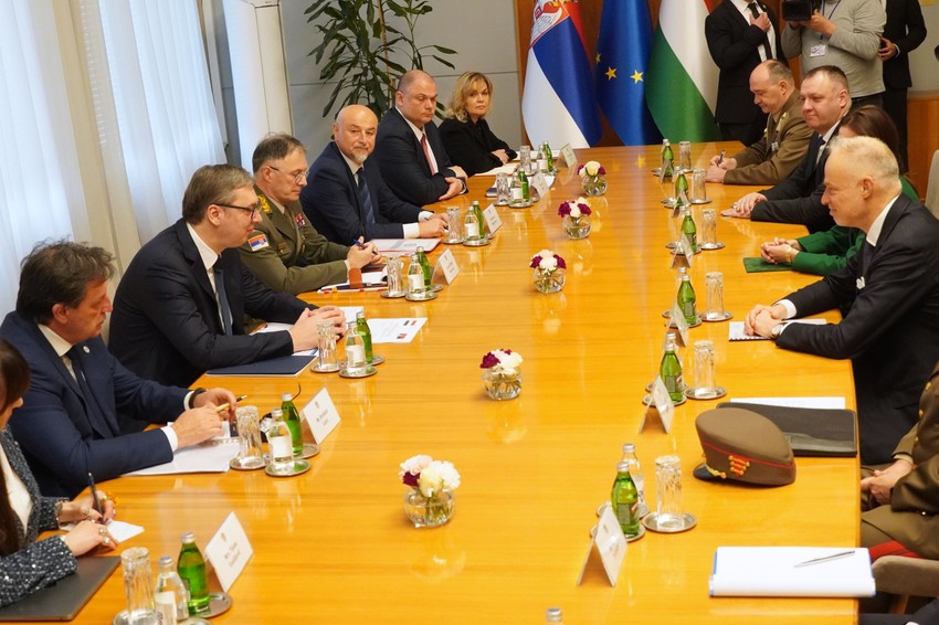 Aleksandar Vučić sa ministrom odbrane Mađarske