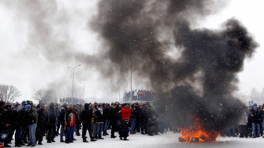 Zamieszki przed siedzibą JSW. Policja odpiera zarzuty