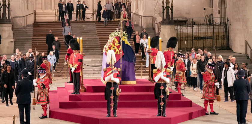 Szokujące zdarzenie podczas uroczystości żałobnych Królowej Elżbiety II. Wszystko uchwyciły kamery!
