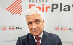 Bąkiewicz uderza w Gwiazdowskiego: To liberał i zwolennik ściągania milionów imigrantów