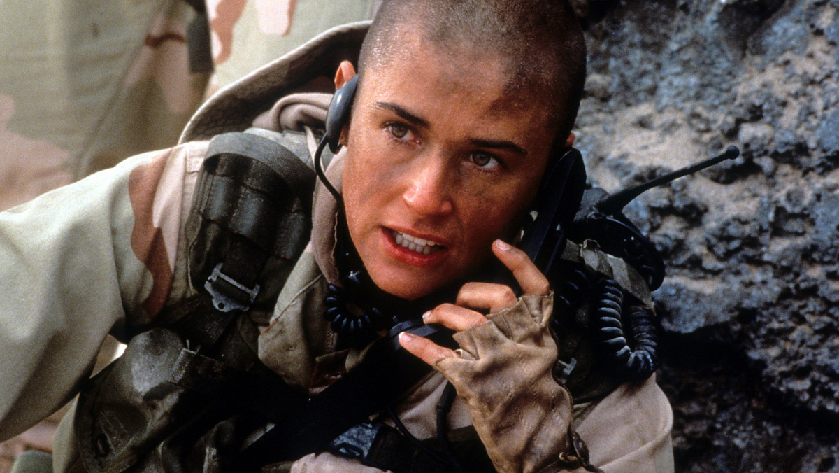 "G.I. Jane", atrakcyjnie wykonana celuloidowa fantazja o pierwszej kobiecie w elitarnych amerykańskich siłach specjalnych Navy SEALs, ma po dwóch dekadach od premiery o wiele więcej do zaoferowania, niż można by się spodziewać. 22 sierpnia film kończy 20 lat.