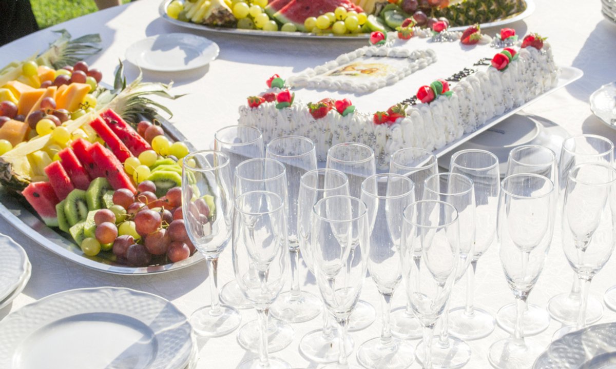 Coraz więcej par organizuje wesele bez alkoholu. Nie wszyscy się cieszą. "Goście pili po kryjomu"