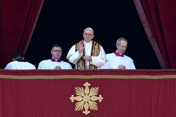 Papież Franciszek udzielił tradycyjnego błogosławieństwa Urbi et Orbi - Miastu i Światu.