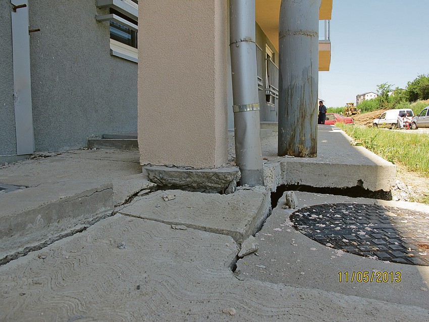 Stanari tvrde da je ugrožena stabilnost zgrade...