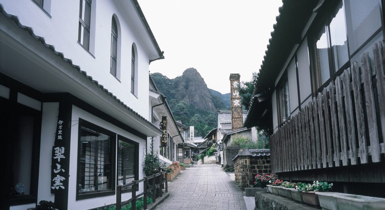 Why Japan has more than 8 million cheap abandoned houses that people ...