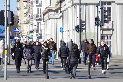 1 maja przypada w niedzielę. Czy pracownikom przysługuje dodatkowy dzień wolny?