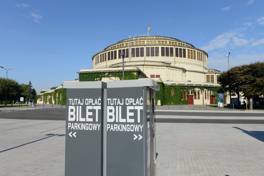 Parking pod Halą Stulecia we Wrocławiu