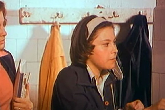 UMRLA NA ULICI KAO NJENA MAJKA Naša čuvena glumica doživela prvi poljubac na filmu, pa napustila Srbiju: Ovo su nepoznati detalji iz njenog života