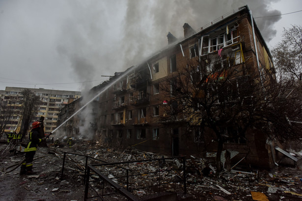 Przedmieścia Kijowa po rosyjskich ostrzałach