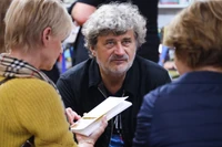 Varga czyta książkę Palikota: impregnowany na wiedzę, że przepalił cudze miliony