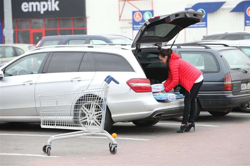 Dramat Muchy na zakupach. Ale się jej wysypało. FOTO