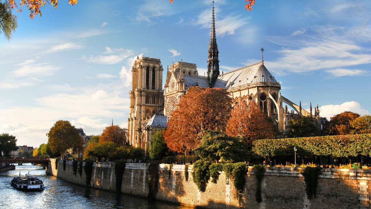 Na skutek tragicznego pożaru, znany na całym świecie symbol francuskiej historii - katedra Notre Dame w Paryżu doznała poważnych zniszczeń.