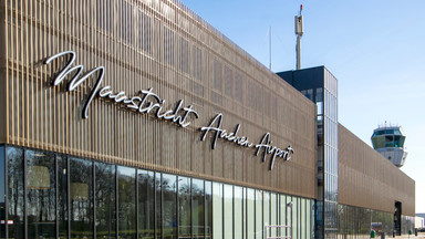 Alarm bombowy na lotnisku w Maastricht w Holandii. Ewakuowano personel