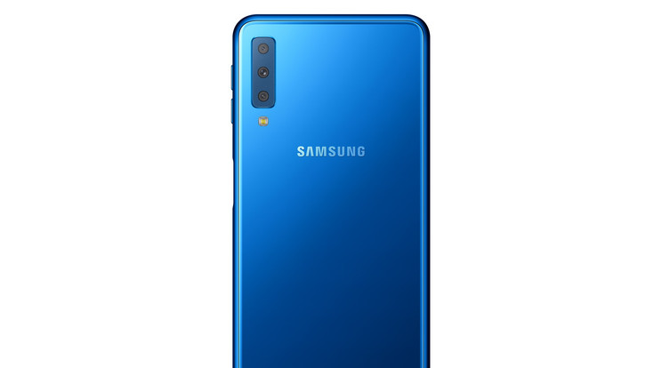 Kék színű hátlappal is elérhető a Galaxy A7 /Fotó: Samsung