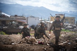 negocjatorzy mówią jedno, izrael robi drugie. rozejm z iranem wisi na