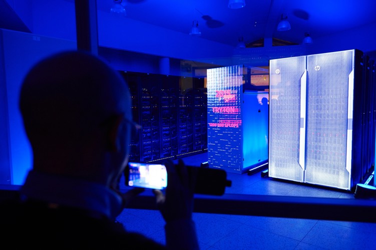 Z nowego komputera będą mogli korzystać studenci i naukowcy z pomorskich uczelni. Maszyna będzie udostępniona także dla biznesu. <br><br> fot. (aw/mr) PAP/Adam Warżawa