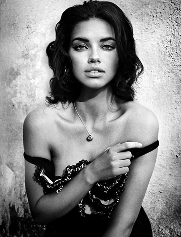 Adriana Lima w hiszpańskim Vogue'u