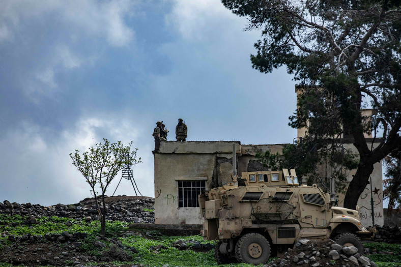 Amerykańscy żołnierze patrolują okolicę Rumaylan w północno-wschodniej Syrii w pobliżu granicy z Turcją (2023 r.)