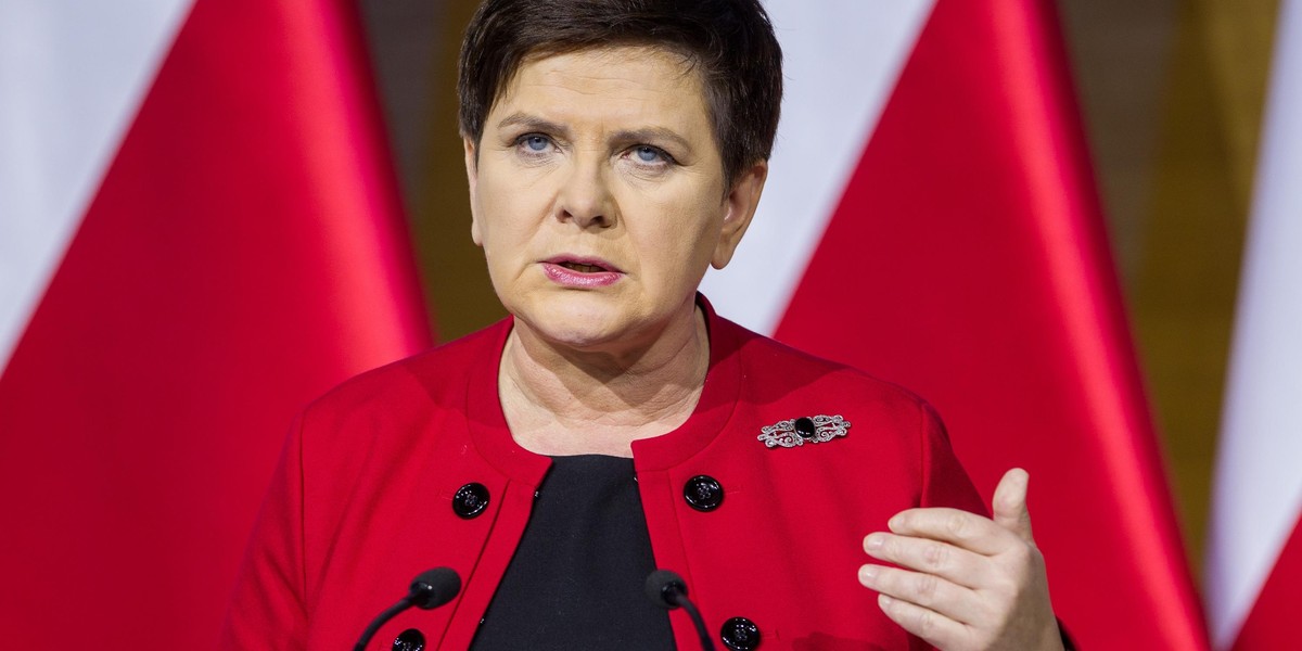 Szydło chwali Błaszczaka. Według premier Polska to "oaza"