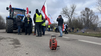 Rolnicy nie schodzą z barykad i będą strajkować do skutku. "Żywność musi być nasza"