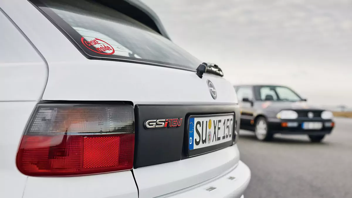 Golf III VR6 kontra Astra GSI - który z ich już jest klasykiem?