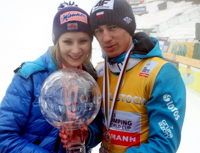 Kamil Stoch razem z żoną cieszył się ze zdobycia Kryształowej Kuli. ZDJĘCIA