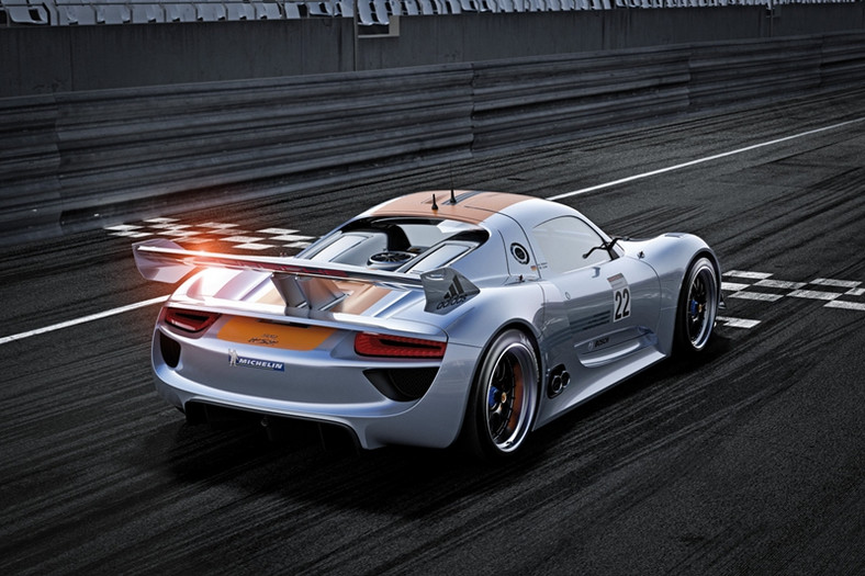 Porsche 918 RSR ma trzy silniki i nieźle się kręci