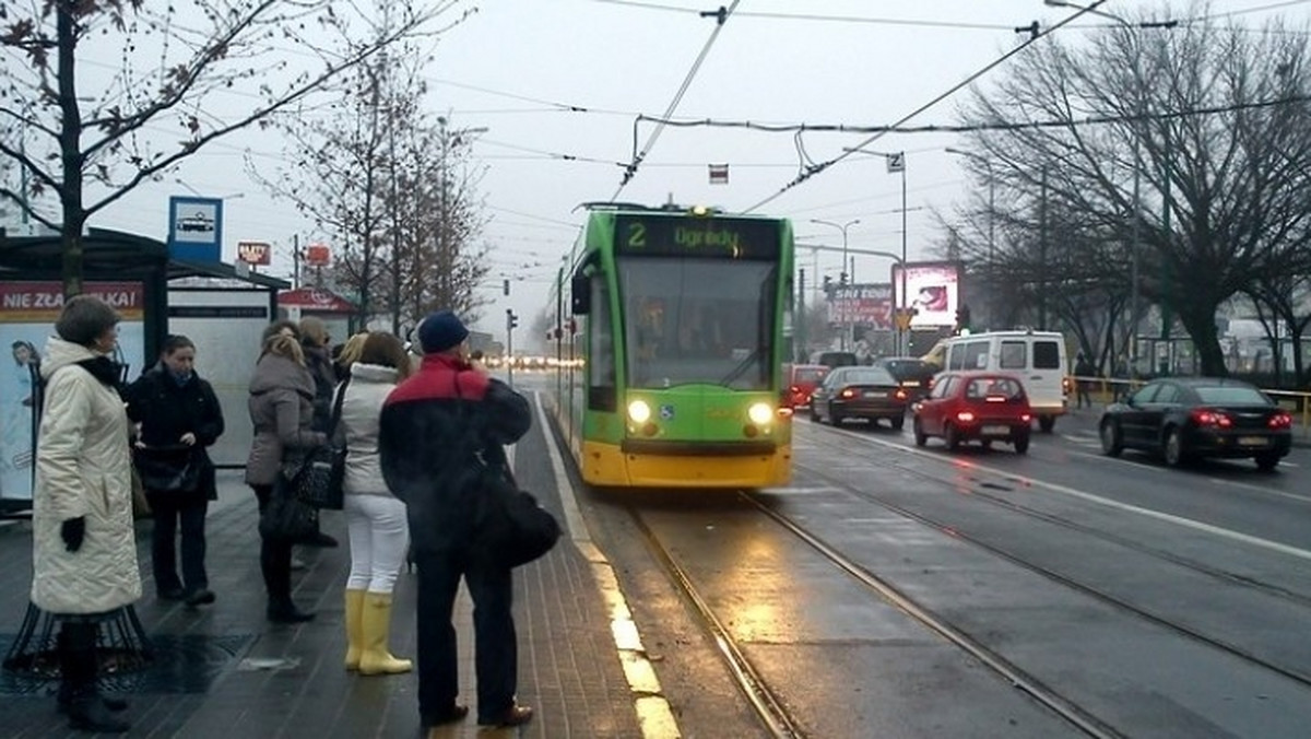 W czwartek zakończyły się prace torowe na skrzyżowaniu ulic Królowej Jadwigi i Strzeleckiej - i w piątek 12 września ruch na trasach prowadzących przez Królowej Jadwigi wrócił do normy.