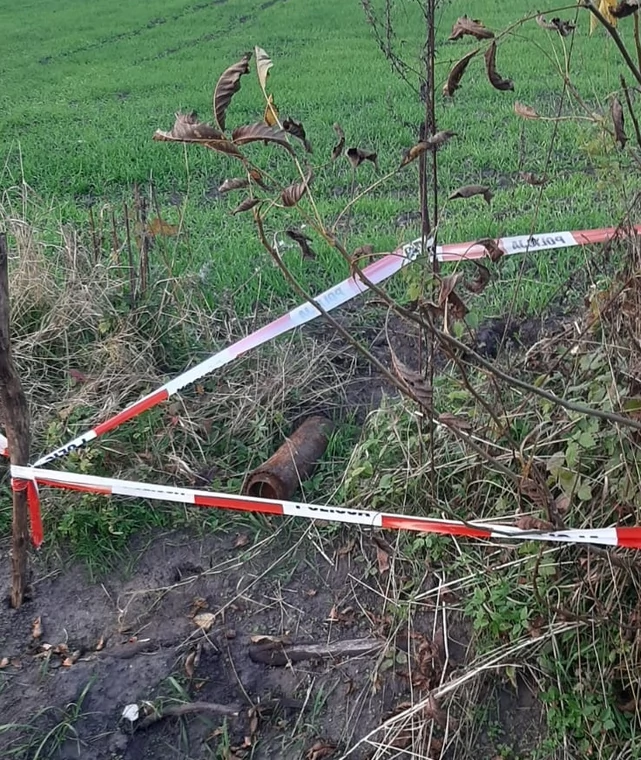 Podczas remontu drogi odnaleziono silnik pocisku rakietowego