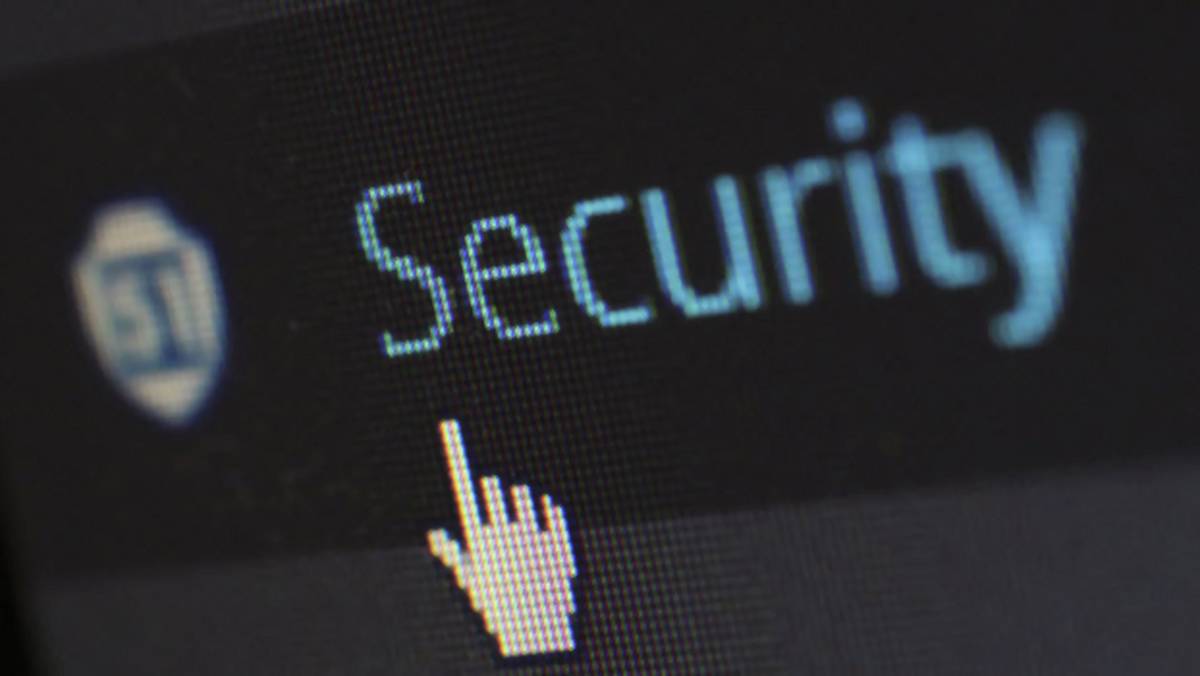 Haking - poznaj metody działania hakerów i zadbaj o bezpieczeństwo