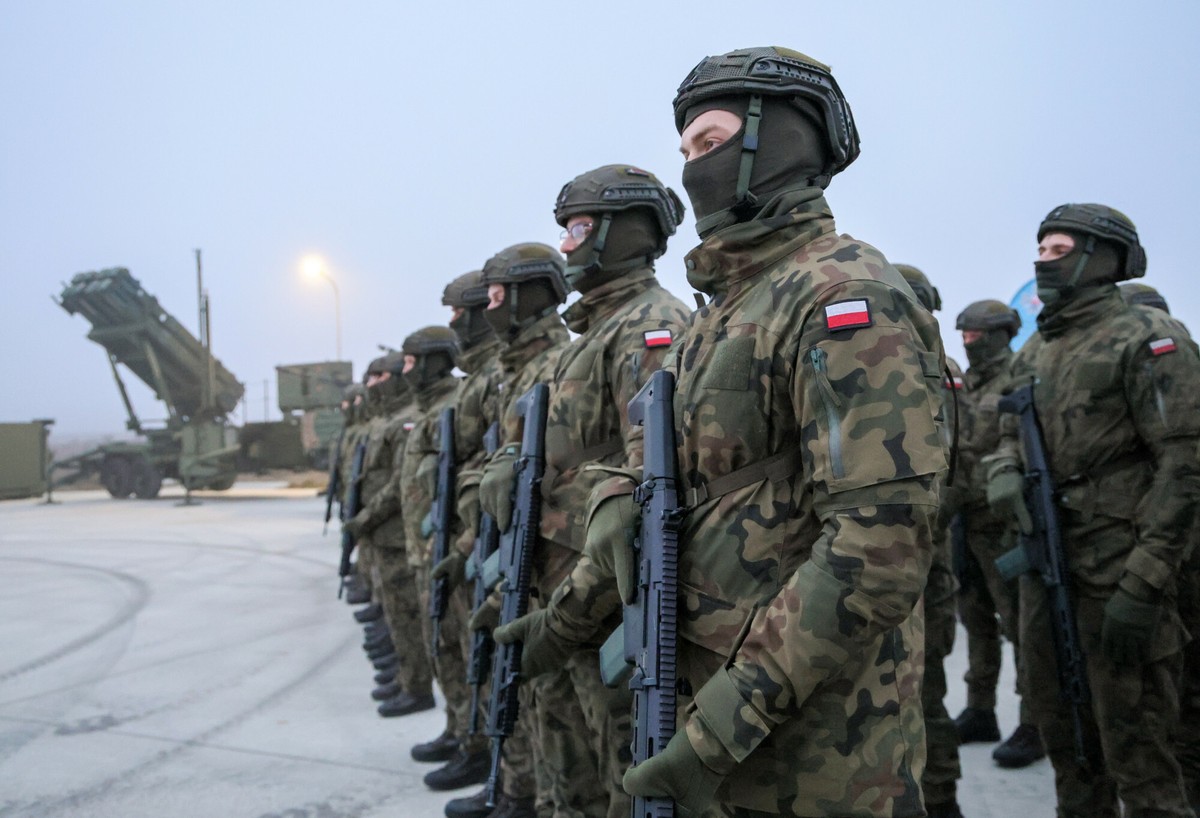 Tymczasowy podatek na obronność? Widać różnice między zwolennikami prawicy i lewicy [SONDAŻ]