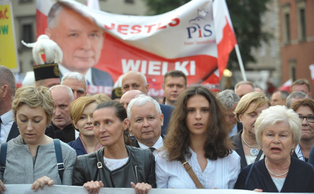 Dworczyk zaznaczył, że uroczystości "mają wymiar religijno-patriotyczny i jest to miejsce także na manifestowanie patriotyzmu".