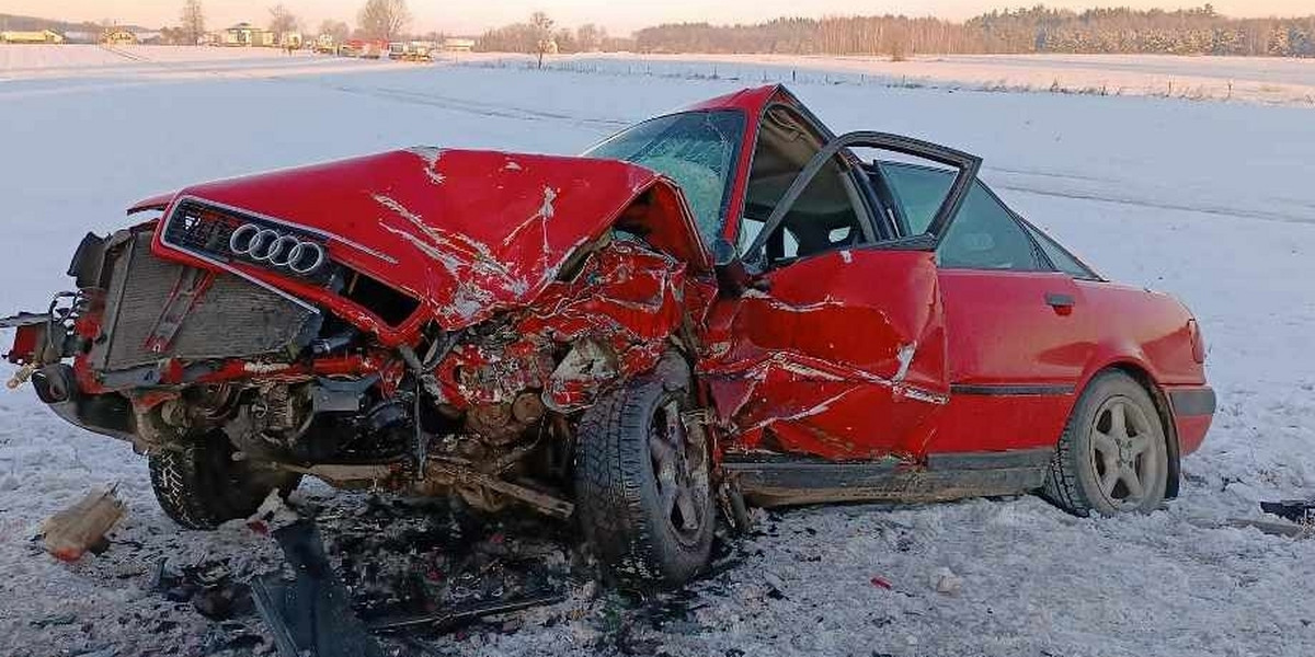 Poważny wypadek na DK57 na trasie Przasnysz – Chorzele (woj. mazowieckie). Cztery osoby poszkodowane.