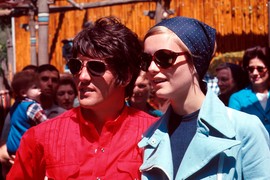 Ona je bila PRVI INTERNACIONALNI MODEL NA SVETU: Promenila je pogled na modu 60-ih, a internet bruji o tome koliko mladoliko izgleda i u 76. godini!