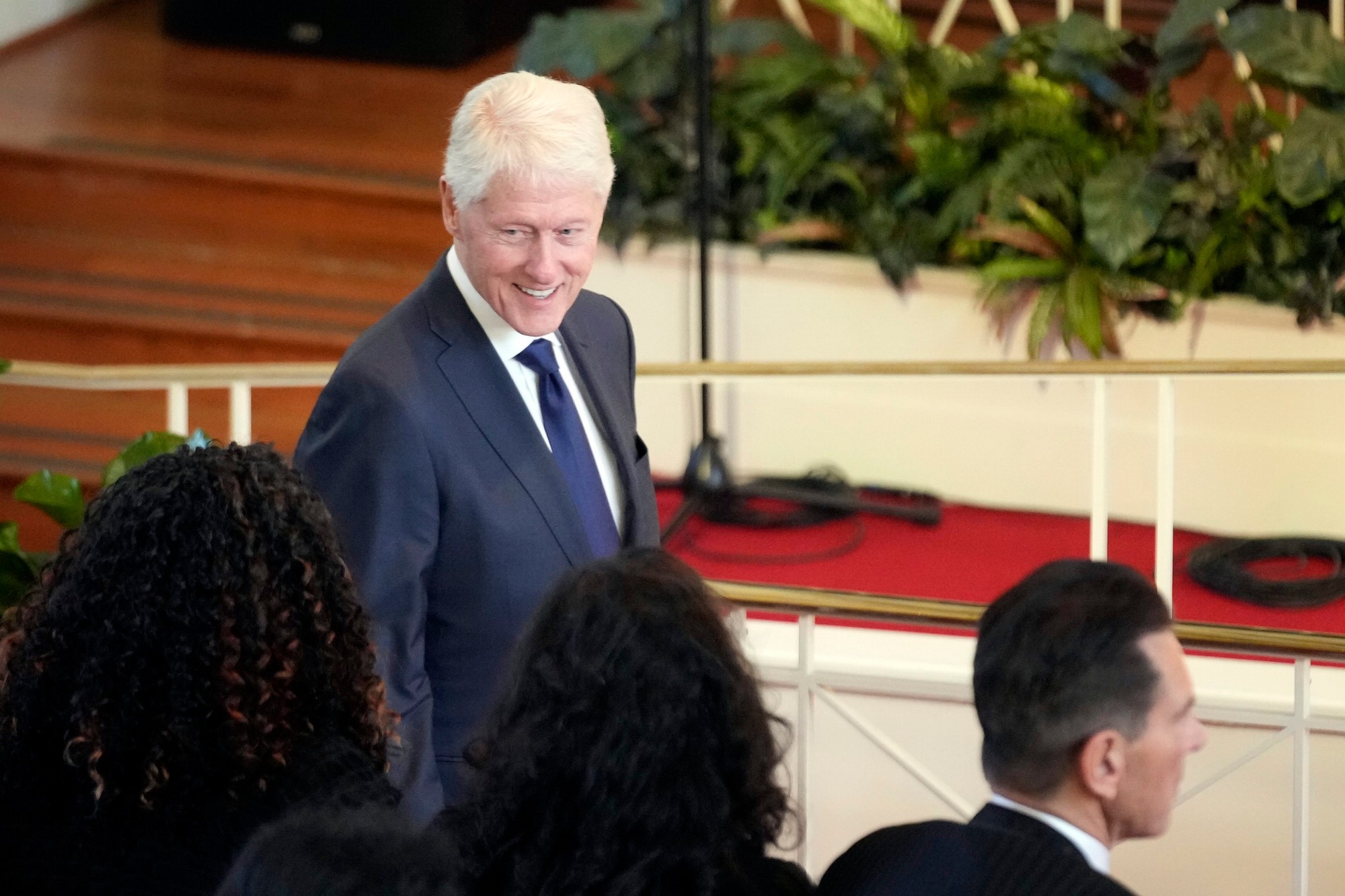 S bývalou prvou dámou USA Rosalynn Carter sa prišli rozlúčiť aj exprezident Bill Clinton.