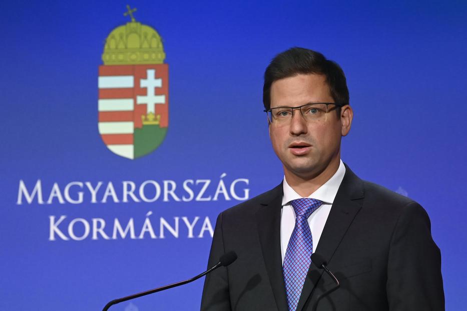 Gulyás Gergely Miniszterelnökséget vezető miniszter ismerteti a kormány legújabb döntéseit / Fotó: MTI/Kovács Tamás