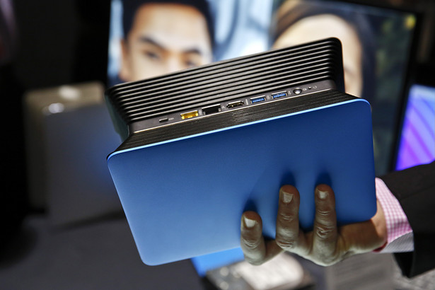 Osobiste urządzenie do przechowywania danych w chmurze Lenovo Beacon podczas spotkania dla prasy przed rozpoczęciem Consumer Electronics Show (CES 2014) w Las Vegas, 5.01.2014.