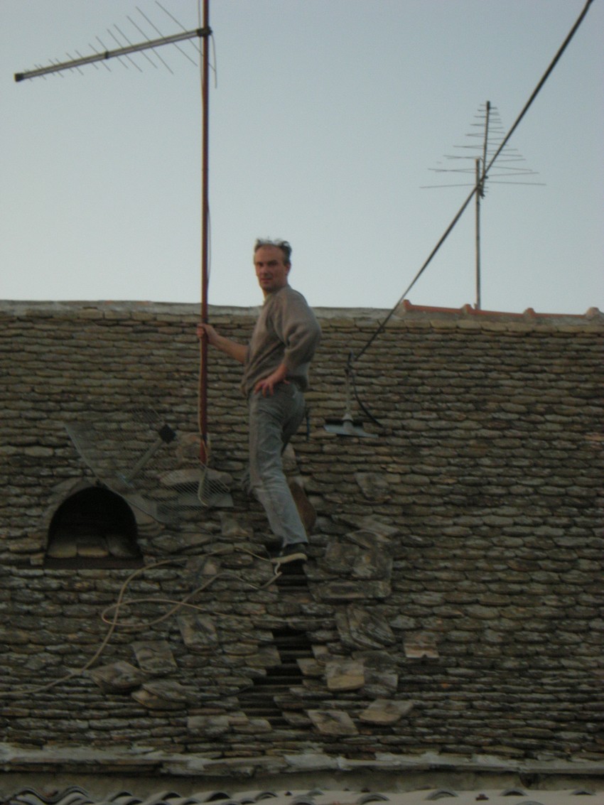 Nekada se Željko peo na krovove, menjao antene, a danas su mu stepenice izazov 