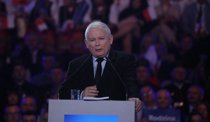 Kaczyński zaskakuje! Do 2023 r. pensja minimalna wyniesie 4 tys. zł!