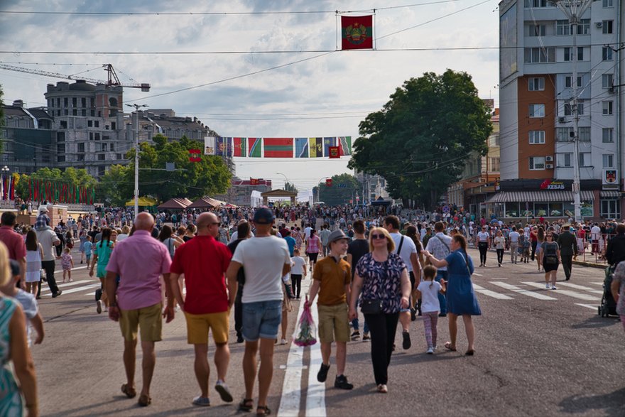 Tyraspol, tłumy na ulicy w Dniu Niepodległości Naddniestrza (2 września)