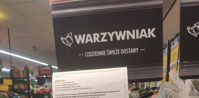 Wpadka w Biedronce. Ta kartka nie powinna się tu znaleźć. "Poufne"