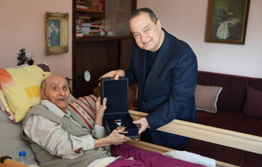 Ivica Dačić posetio nekadašnjeg ministra unutrašnjih poslova i veterana Drugog svetskog rata Milisava Misu Lukića