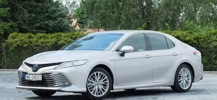 Toyota Camry 2.5 Hybrid – komfortowa i oszczędna | TEST