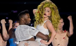 Fani Lady Gagi wściekli na Marcina Gortata