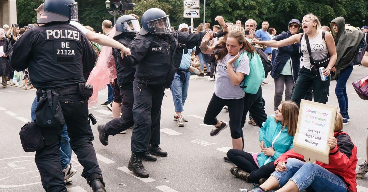 Против взрослых. Бунт против цивилизации. Протесты в Германии. Госпереворот в Германии.