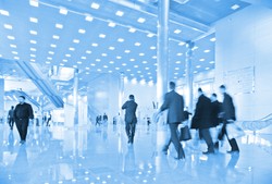 Plusy i minusy łączenia etatu z działalnością gospodarczą