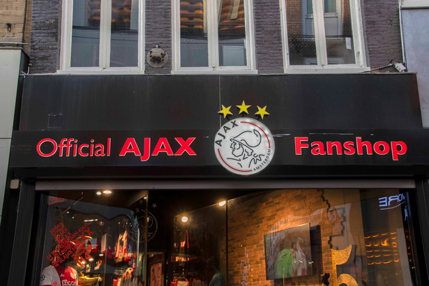 Ajax Amsterdam przetopi mistrzowskie trofeum na pamiątki dla kibiców